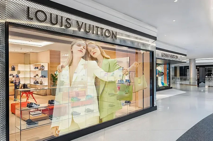 Solution for Retail Windows with TD's Transparent LED Screen